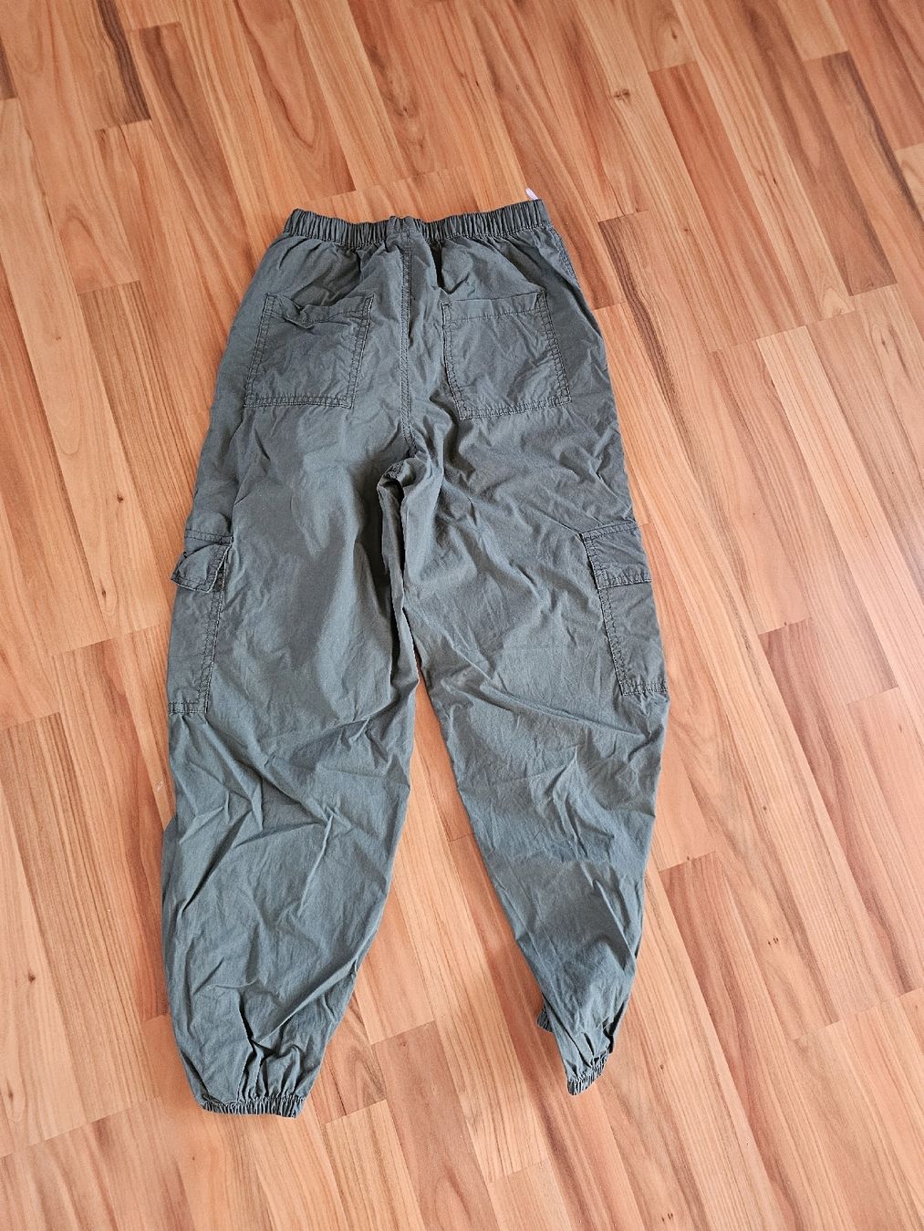 Pantaloni: olive Hose mit Gummizug gr. 152 – Usato da Gossau SG venduto da lexa7219 1