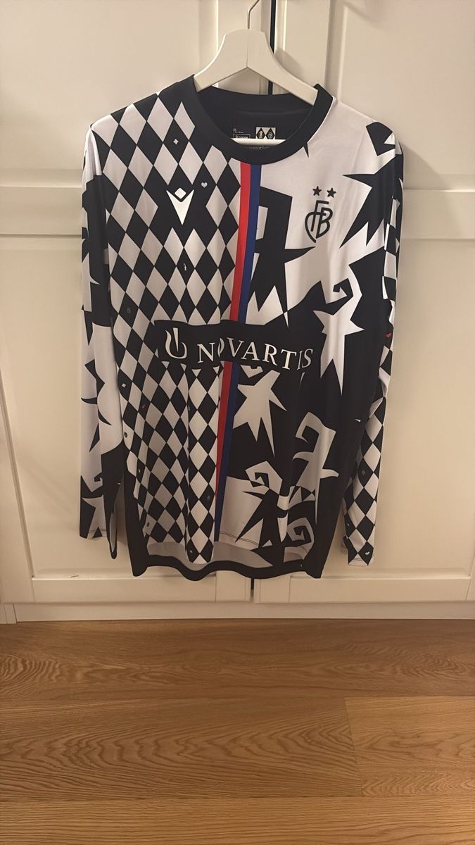 FC Basel Canottiere & Pantaloni: FC Basel  Langarm Trikot - Saison 22/23, Gr. L – Nuovo (secondo la descrizione) da Gossau SG venduto da uhcWaSa