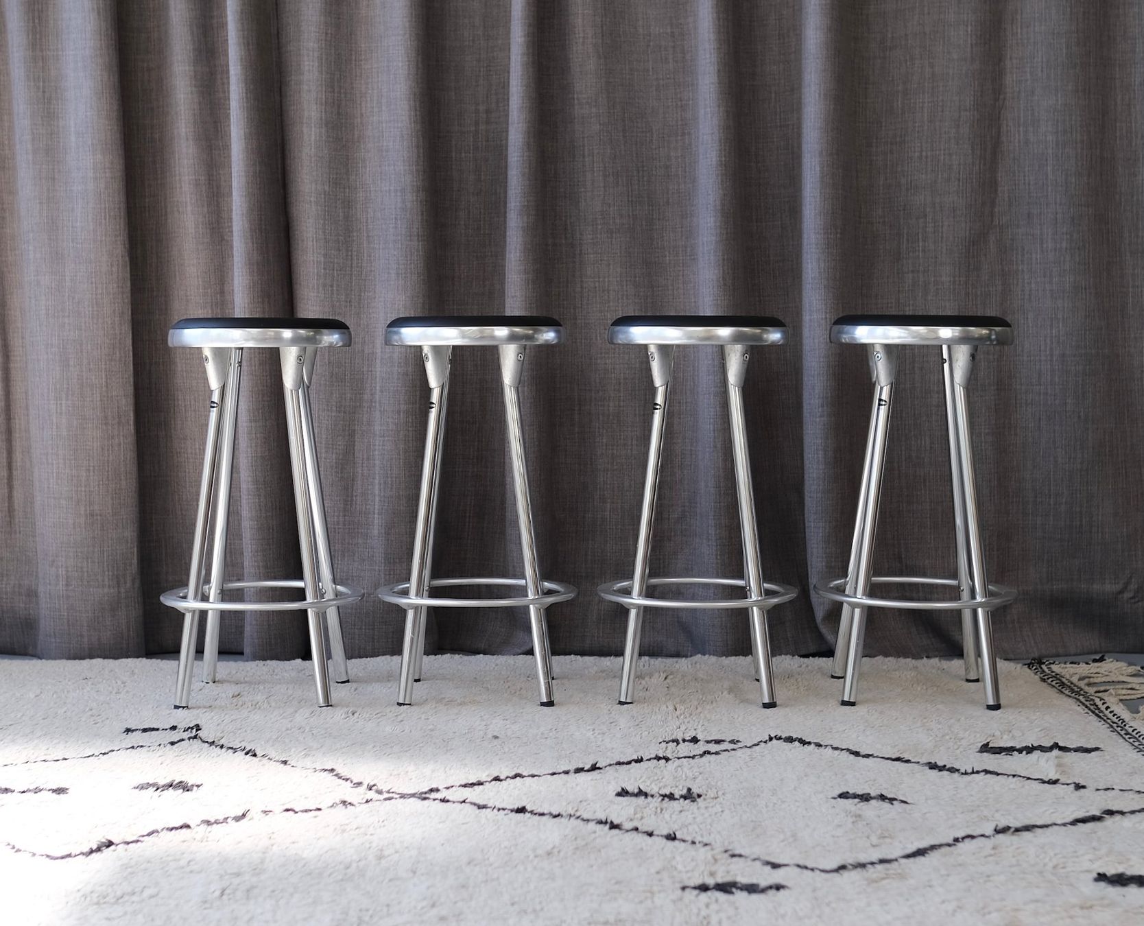 Sgabelli: 4 Bar stools by Joan Casas I Ortinez for Indecasa – Usato da Bern venduto da Zmodern_CON 7