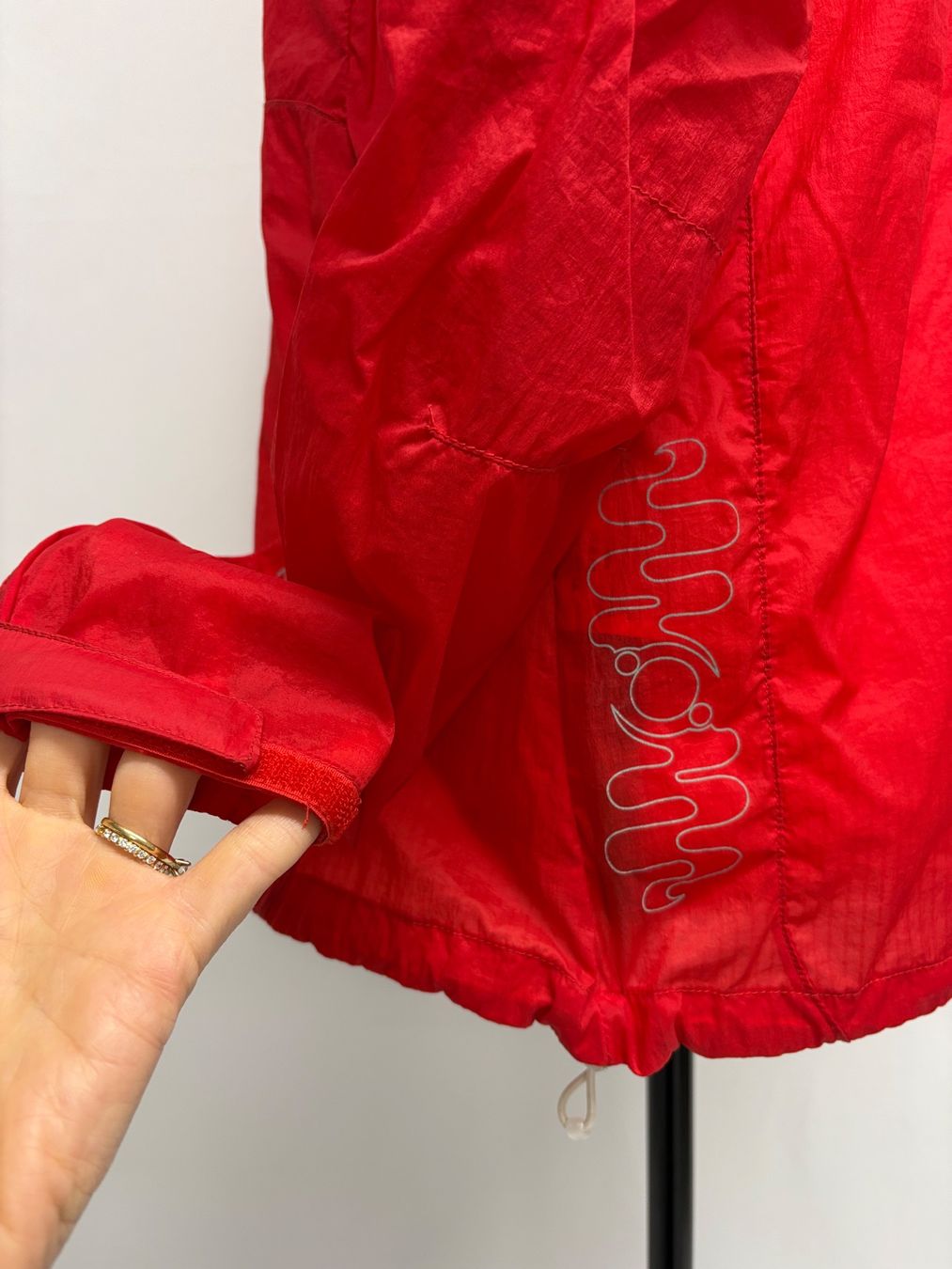 Peak Performance Jacken: Peak Performance Windbreaker, Rot Gr. M Jacke Kapuze – Neu (gemäss Beschreibung) aus Regensdorf von secondchancefashion 2