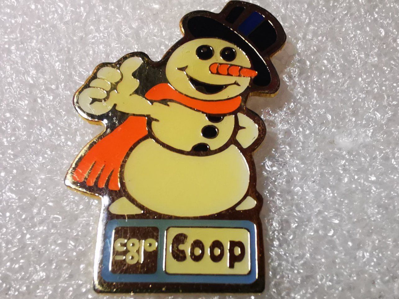 Placchette & Badge: Ansteckpin 8: Coop – Usato da Oppligen venduto da Pin-Fall-Shop
