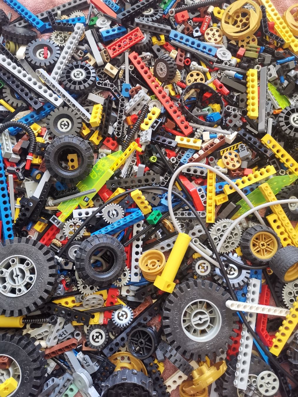 Lego Jouets: Lego Technik Teile knapp 2 Kilo – D'occasion à Effretikon par Superkarin7