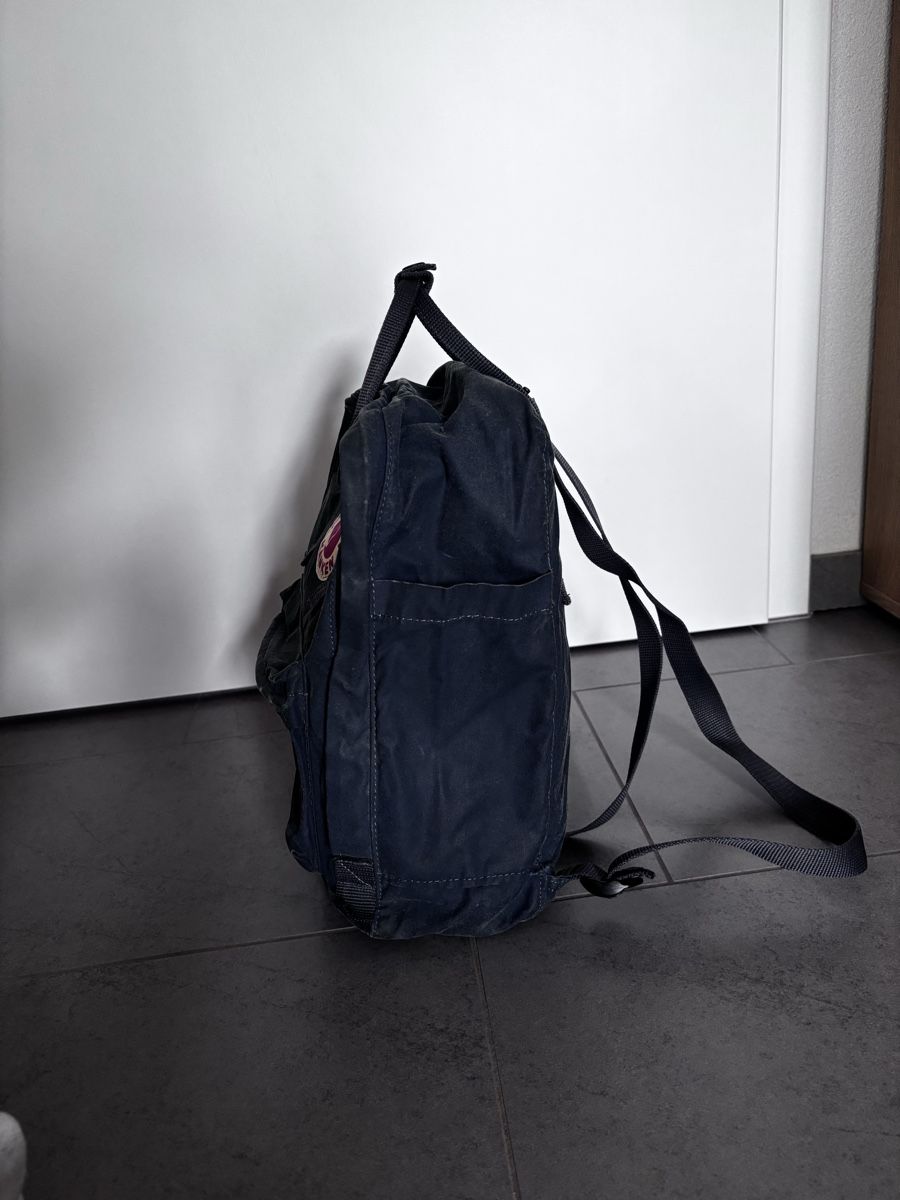 Fjällräven Zaini: Fjällräven Kanken Rucksack in Navy Blue – Usato da Dörflingen venduto da liviaaa.w 2