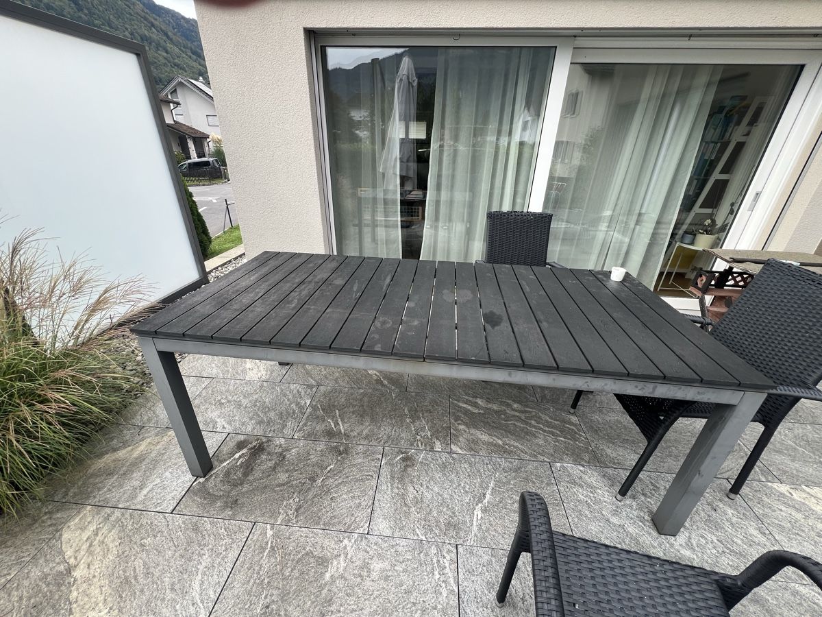 Set di tavolo e panche: Gartentisch und stühle – Usato da Niederurnen venduto da mar_bg5t