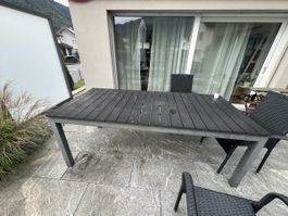 Gartentisch und stühle
