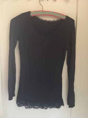 Damen Longsleeve blau mit Spitze Grösse 38 guter Zustand