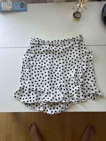 Short élégant pois blanc et noir taille S