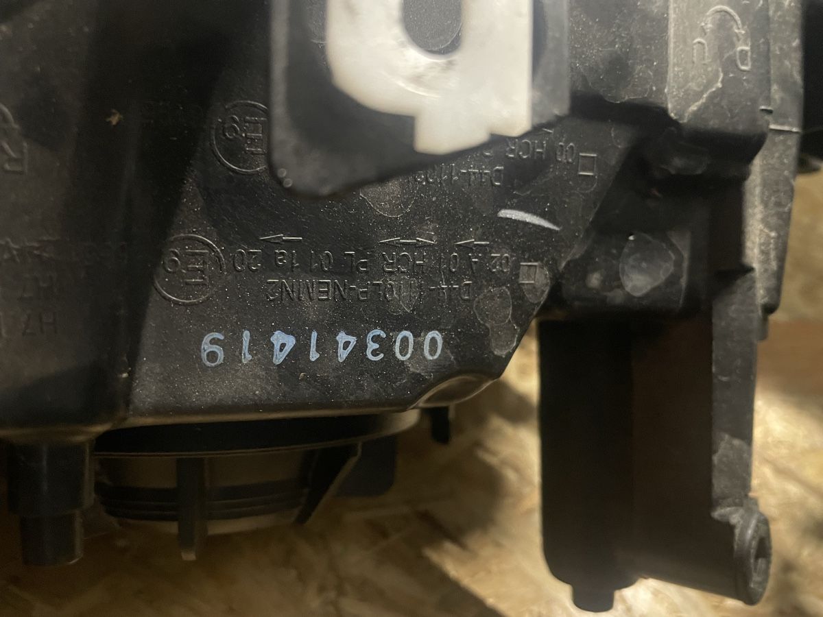 BMW Fari: Original BMW 3er E90 / E91 Scheinwerfer Set (Links & Rechts) – Usato da Recherswil venduto da garagefourtyfour 3