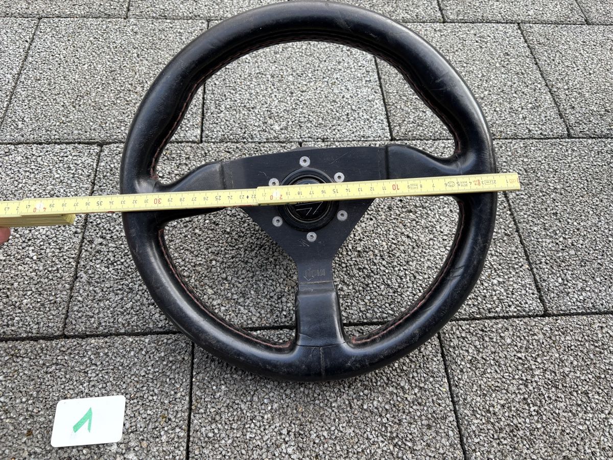 Tutti pezzi di ricambio auto: Lenkrad Momo  – Usato da Hasle b. Burgdorf venduto da chrugi84 1