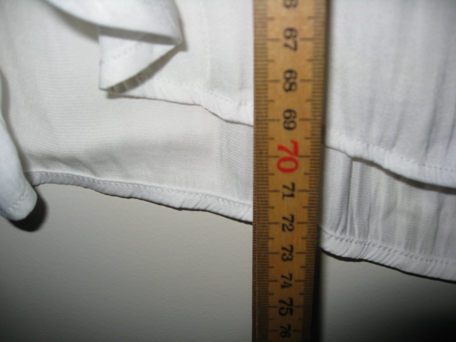 Camicette: Bluse weiss ohne Arm Gr. L – Usato da Flüelen venduto da Diversicum-Textil 1