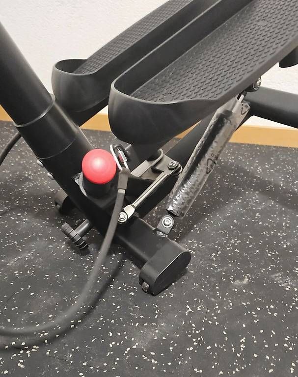 Hometrainer: Stepper wie neu  mit Display, Bändern & Rollen – Usato da Schaffhausen venduto da Uran10 2