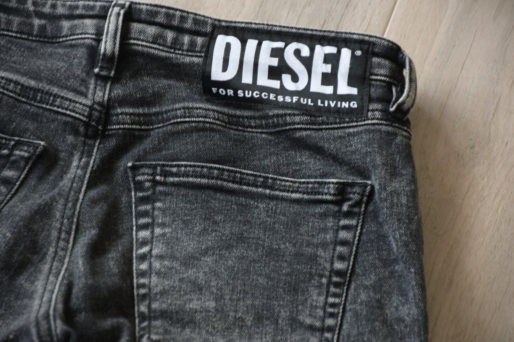 Diesel Jeans: neu Jeans von Diesel gr. 27 – Nuovo (secondo la descrizione) da Nuglar venduto da Korsika2 1