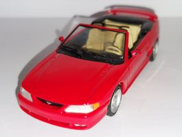 Ford Mustang Cabriolet 1:43 Minichamps