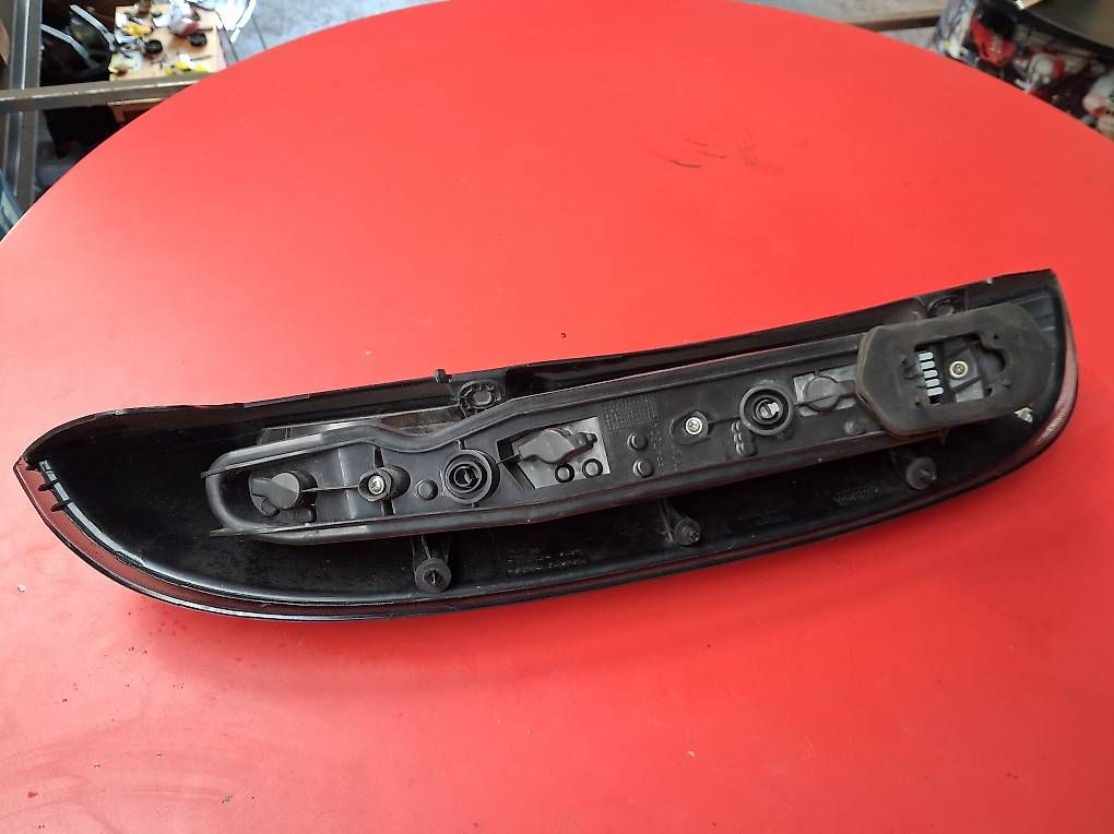 Alle Autoersatzteile: Opel Corsa C Heckleuchte r. schwarz – Gebraucht aus Huttwil von kadett_78 2