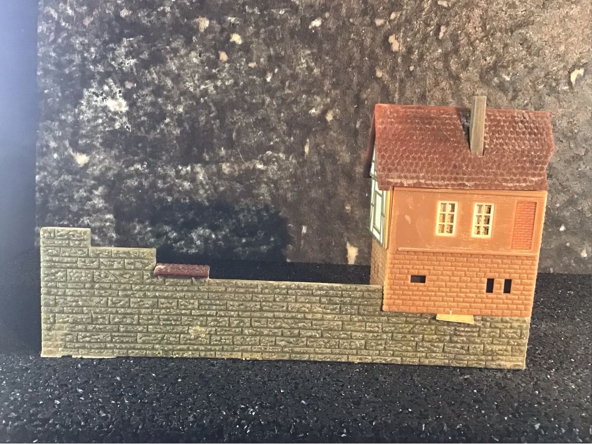 Kit di modellismo & Modellini statici: MODELL GEBÄUDEHAUS  – Usato da Männedorf venduto da Spezial-Modelle 1