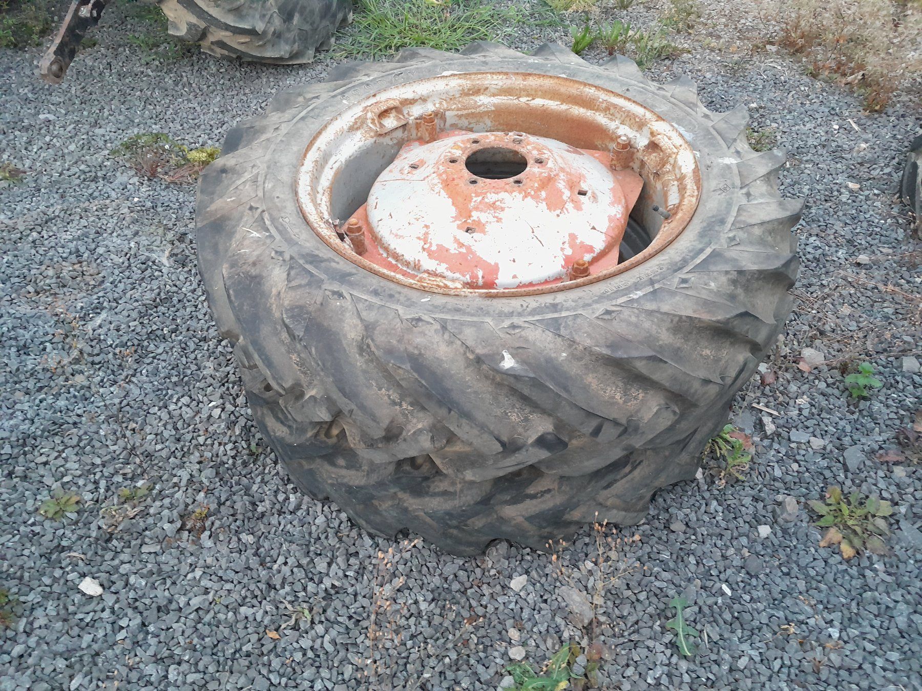 Goodyear Pneus & Kompletträder: Rad 11.2-28 – Gebraucht aus Menzingen von Staub-Landtechnik 1