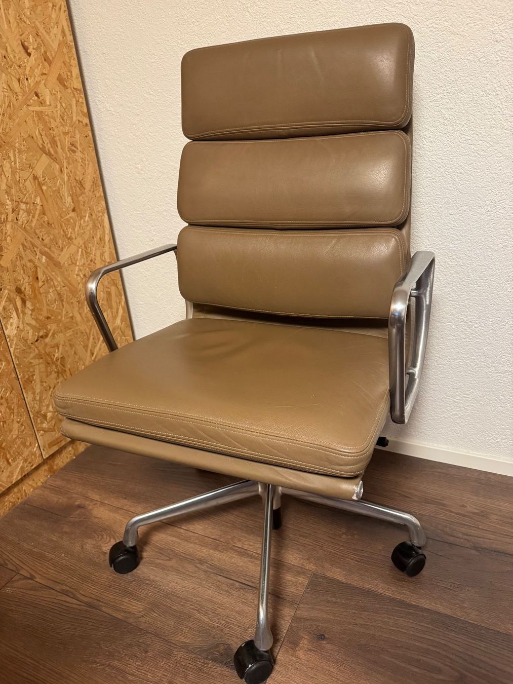 Eames Chaises: ORIGINAL VITRA EAMES SOFTPAD HIGHBACK STUHL TOP LEDER – D'occasion à Balterswil par MR_FEELGOOD 2