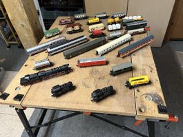 Modelleisenbahn Waggons und Loks