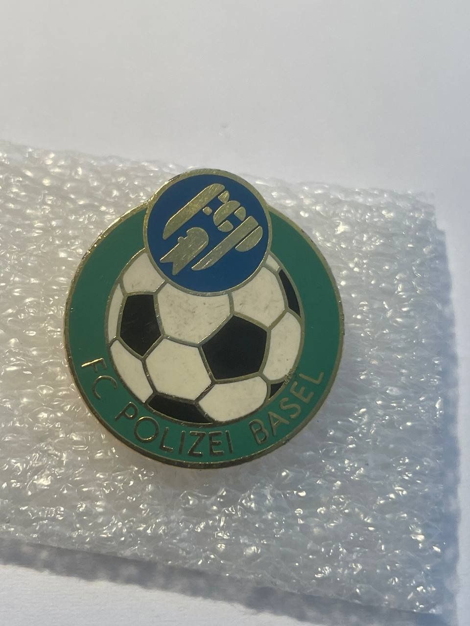 Placchette & Badge: 157. Pin - FC Polizei Basel – Usato da Luzern venduto da Irek 1