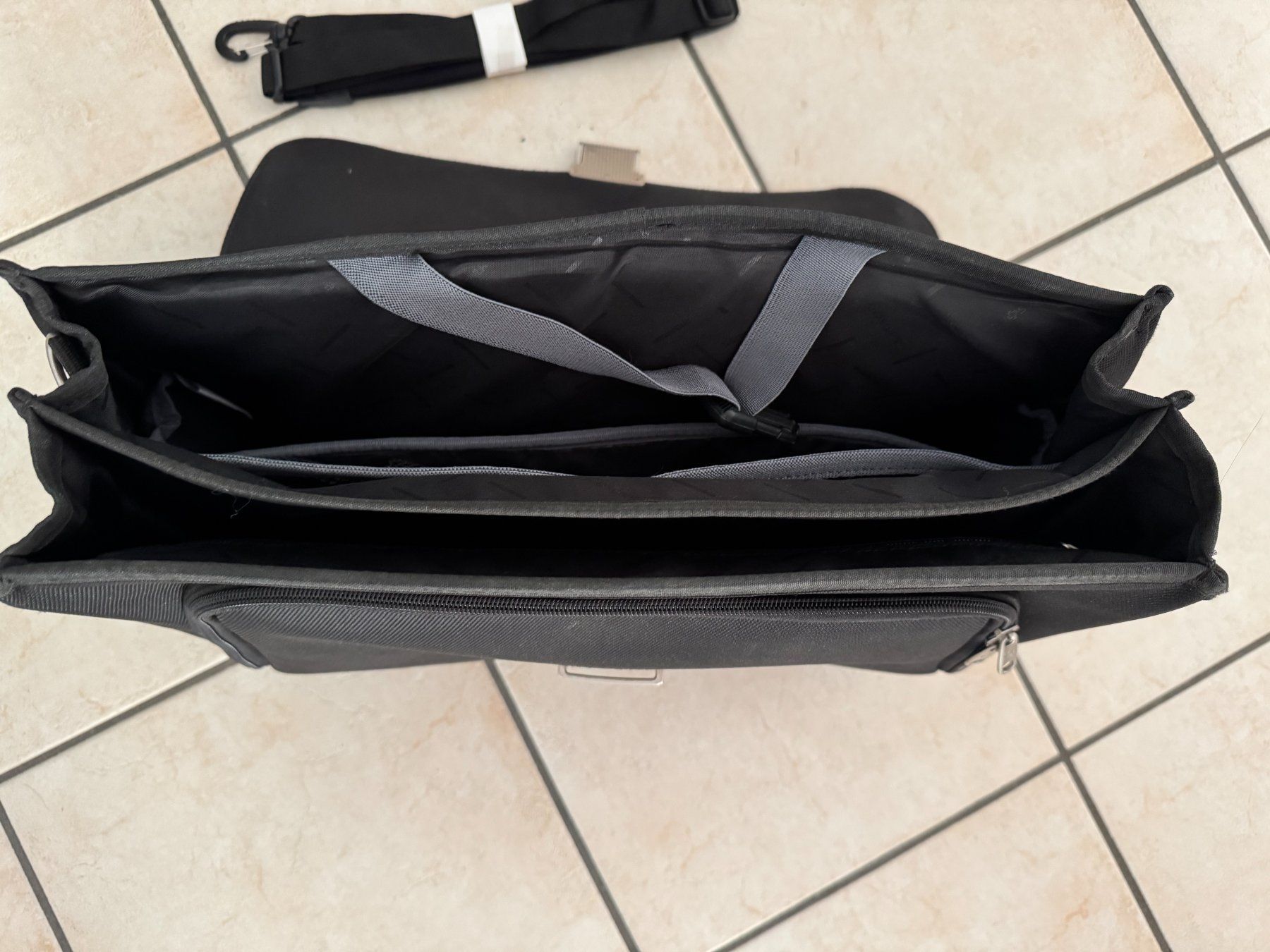Tovaglioli: Serviette Samsonite "Breitling Flyers Club" – Usato da Biel/Bienne venduto da Fullin 2