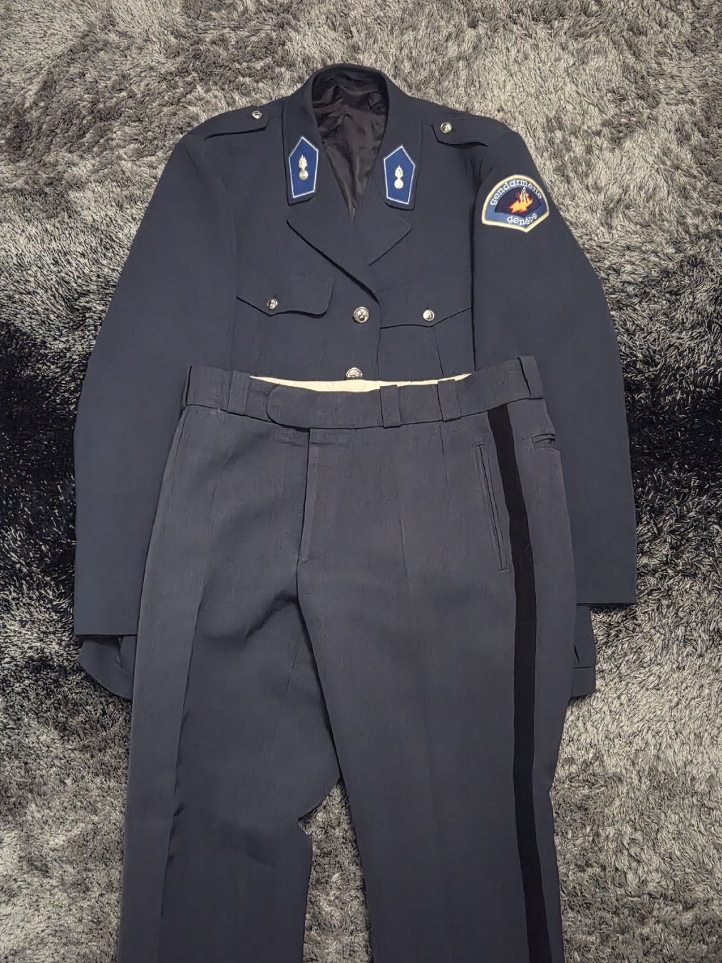 Schweizer Armee Uniformi: RARE Uniforme ancienne Police Genève JUFFA, Collection – Usato da Onex venduto da GarageCollector