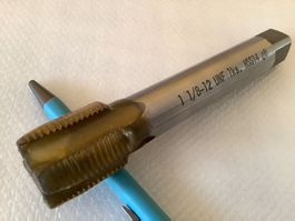 1 1/8“-12 UNF LINKS Gewindebohrer HSS, von ESO SWISS