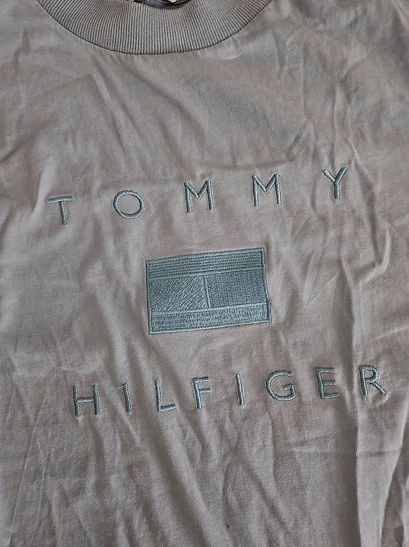 Tommy Hilfiger T-Shirts: Tommy Hilfiger T-Shirt – Neu (gemäss Beschreibung) aus Zollikofen von nel_5f8w 2