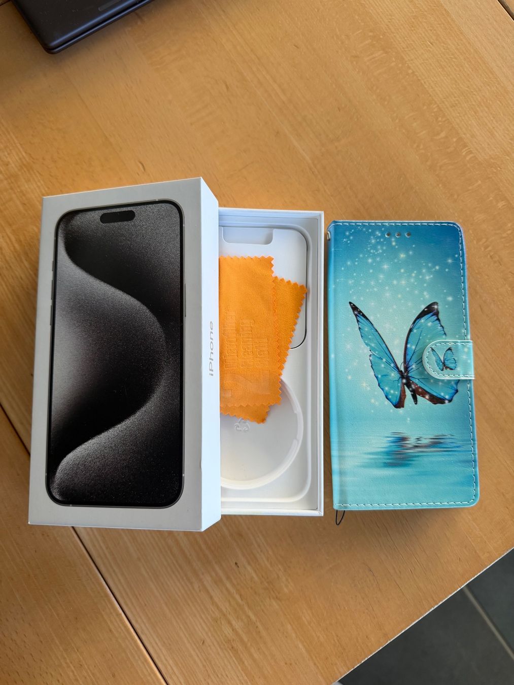 Apple Telefoni cellulari / Smartphones: iPhone 15 Pro Max 256GB White Titan – Usato da Lyss venduto da Tosa 5