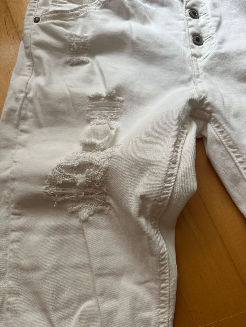 Jeans: Weisse Jeans im destroyed Look! Gr. 38 – Nuovo (secondo la descrizione) da Altendorf venduto da Eastwick4 3