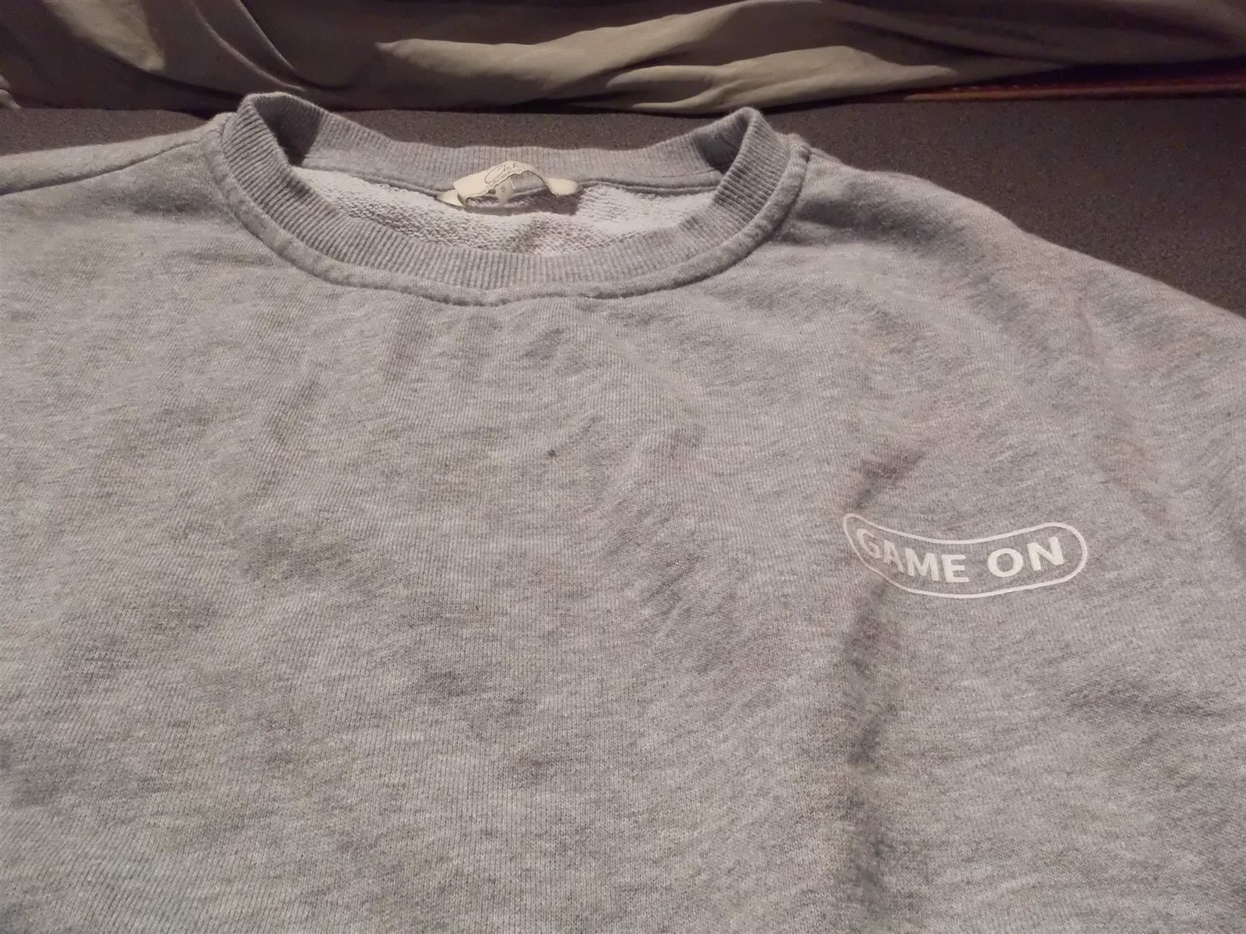Pullover & Sweatshirts: Pullover Grösse S, Clockhouse, grau – Gebraucht aus Zürich von Motzkuh 1