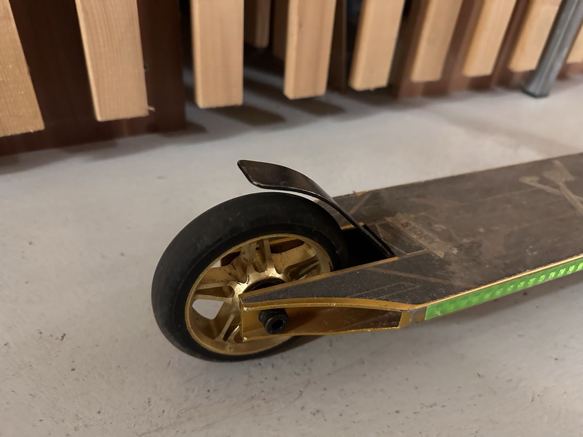 Kickboard: Story High Roller gebraucht – Usato da Luzern venduto da cam_f7qx 2
