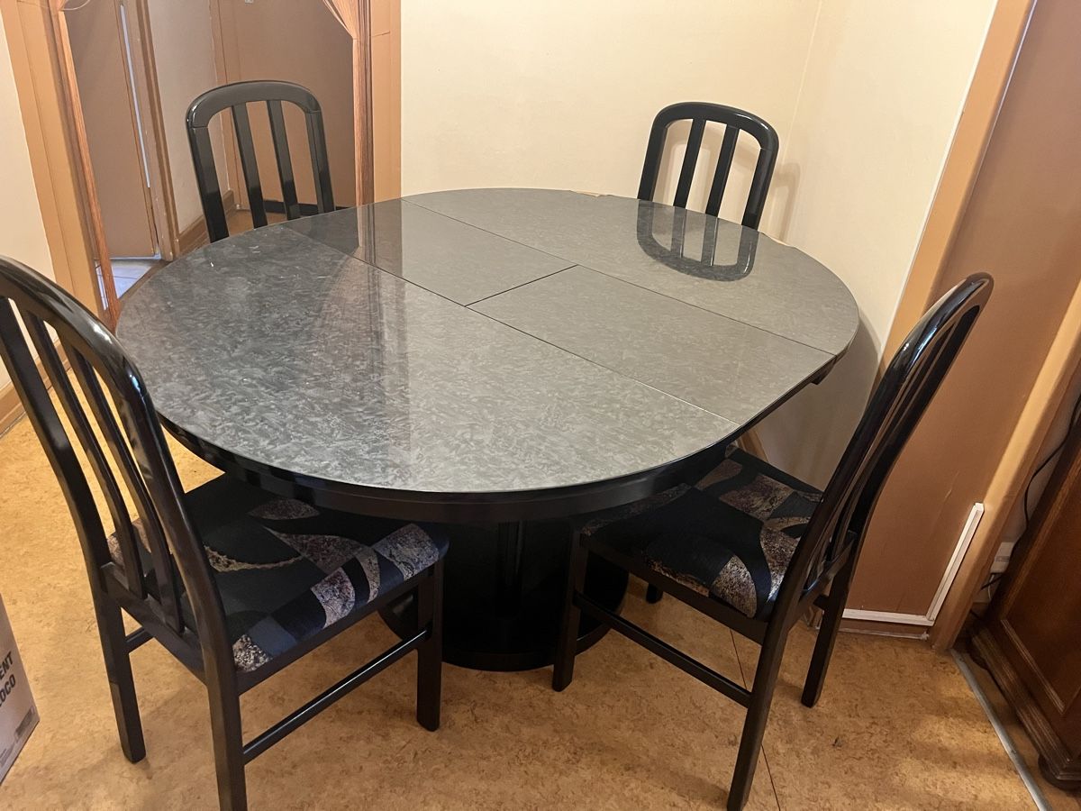 Tische: Table Ronde extensible avec 4 chaises. – Gebraucht aus Lausanne von son_2lq5