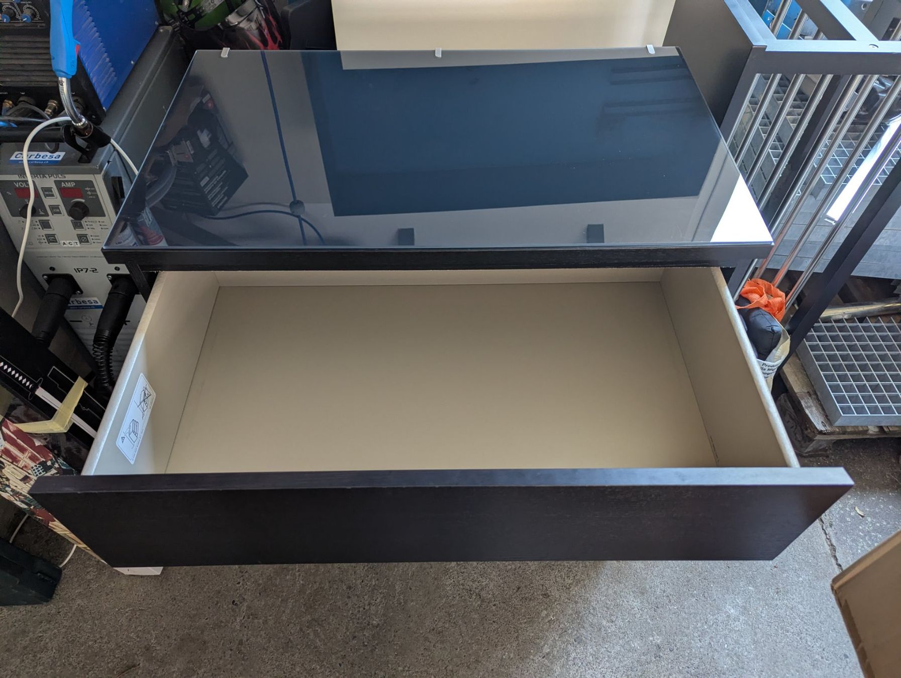Ikea Cassettiere: IKEA MALM Kommode schwarz mit Glasplatte und 4 Schubladen – Usato da Othmarsingen venduto da Pascal.Ha 2