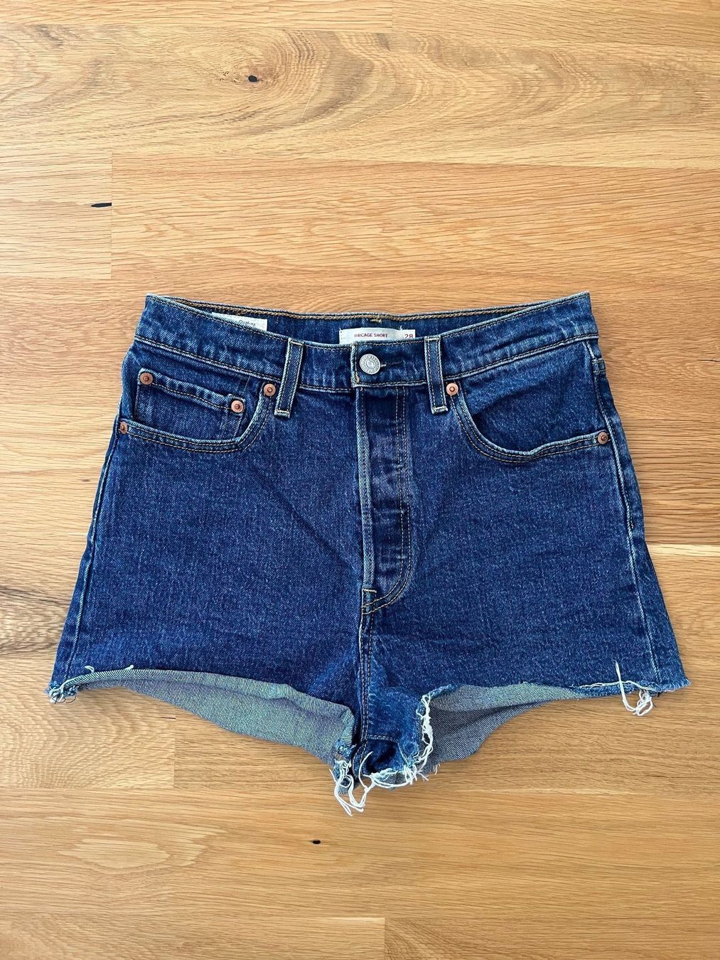 Levi's Jeans: Levi’s Ribcage Short Gr. 28 – Usato da Interlaken venduto da fbnscl