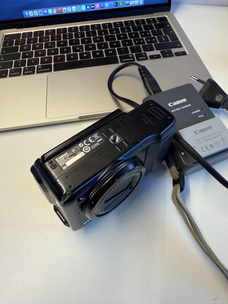 Canon Fotocamera: Canon PowerShot G11 + Original Charger & 2 Batteries – Usato da Zürich venduto da idbronskiy 4