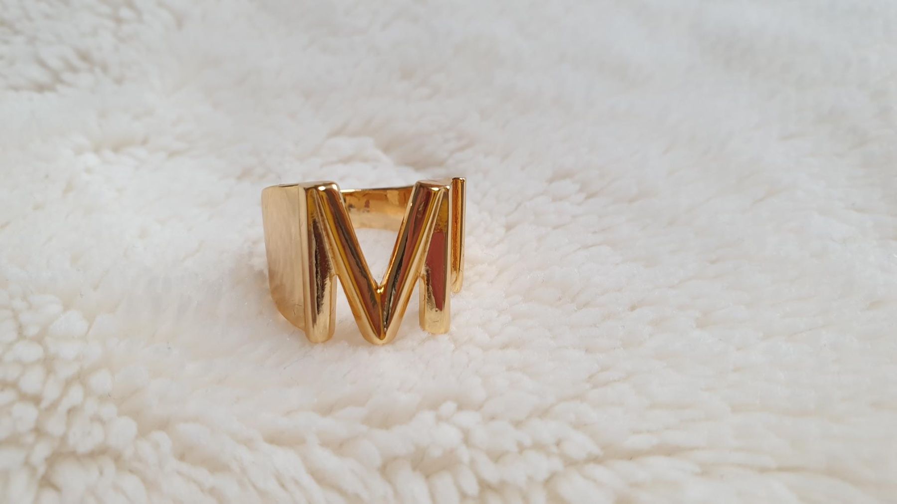Anelli: Verstellbarer Ring - Buchstabe "M" – Nuovo e nell'imballaggio originale da Würenlos venduto da JRP_71