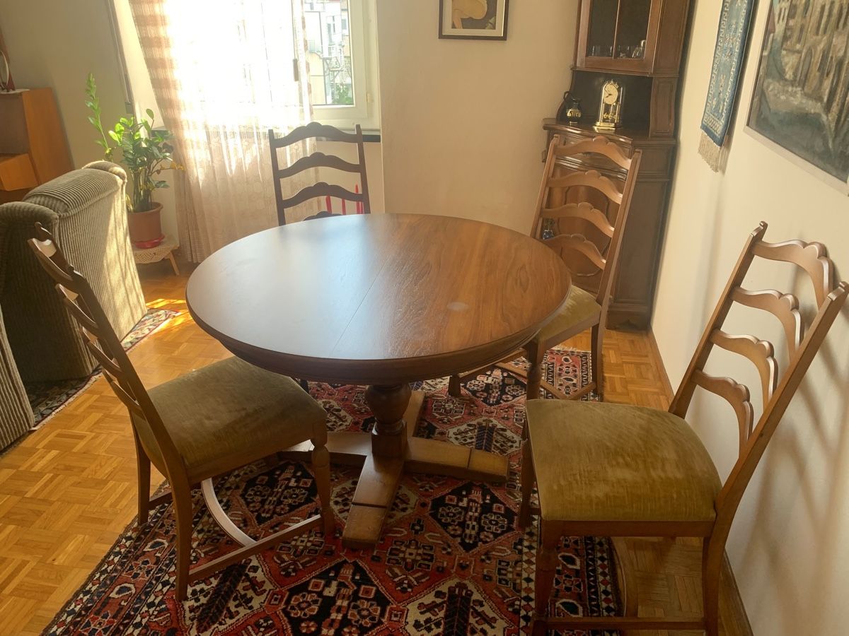 Tischset: Runder Tisch mit 4 Stühlen – Gebraucht aus Villa Luganese von Stefor_7