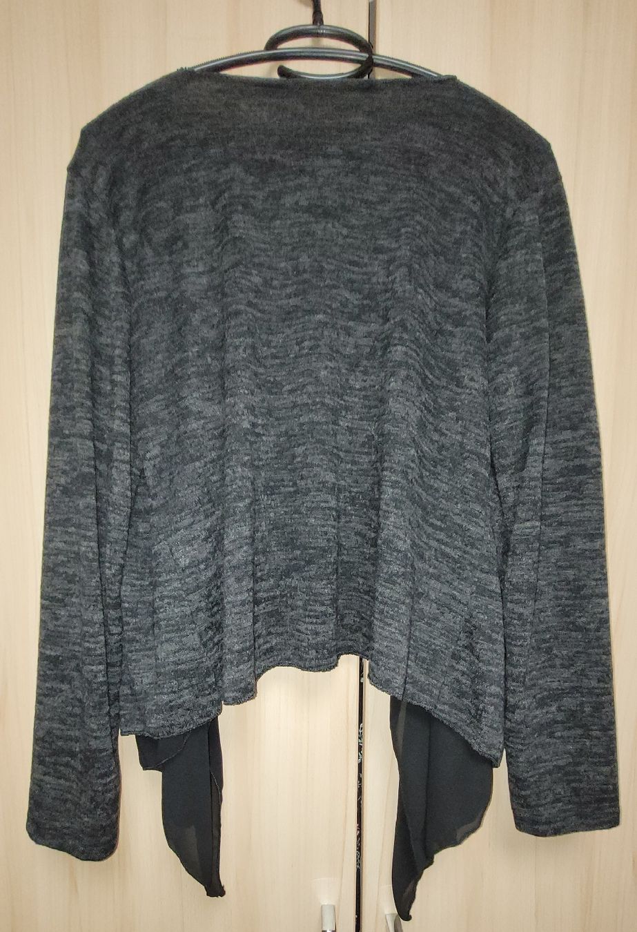 Giacche: Strickjacke Gr. 38, grau – Usato da Madiswil venduto da Lentiggine 2