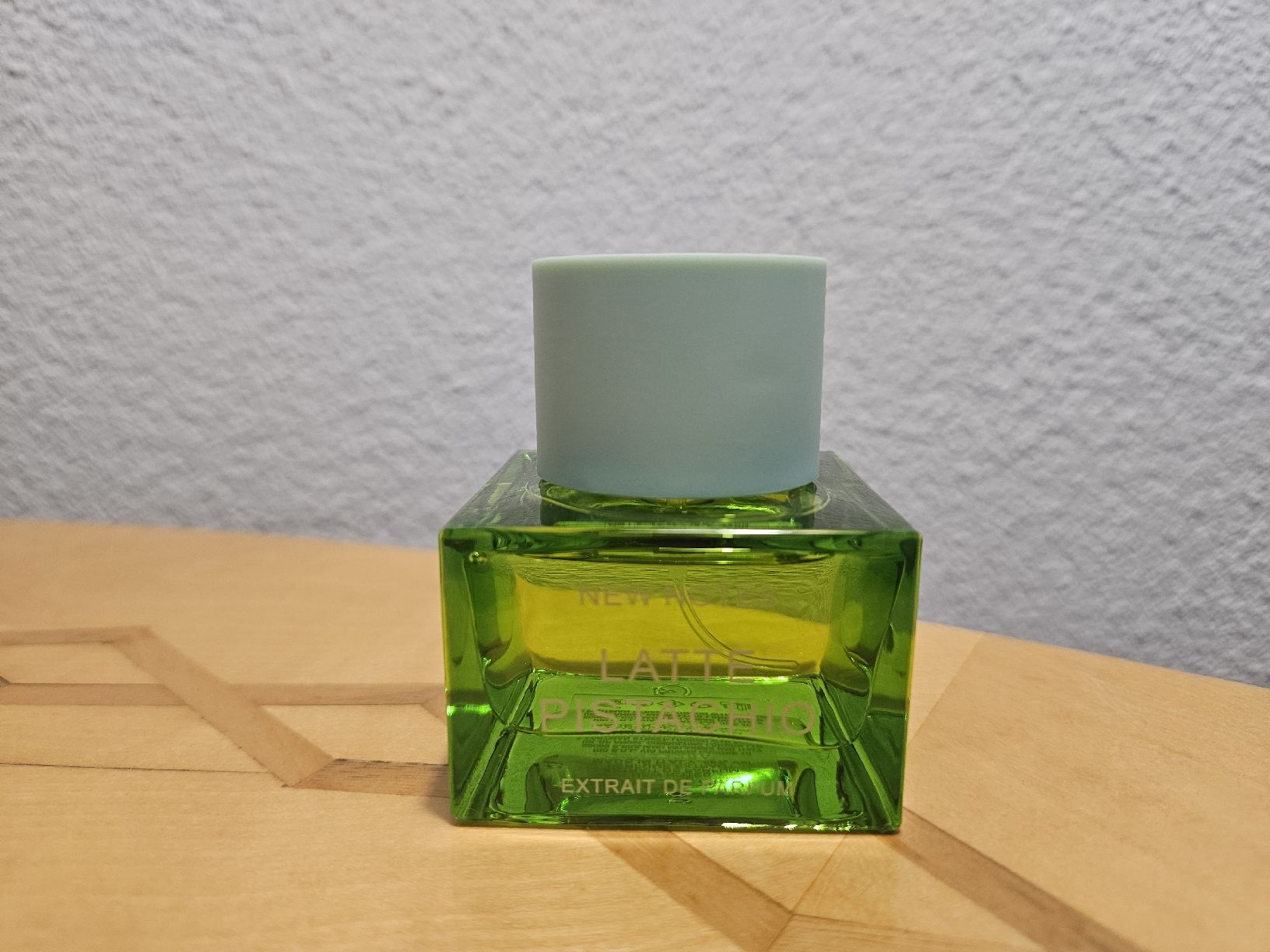 Profumi & Eau de Toilette: New Notes Latte Pistachio 50 Ml EDP – Nuovo e nell'imballaggio originale da Sargans venduto da Chicco051 1