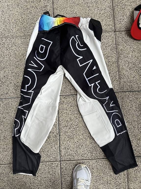 Pantaloni: Motorrad Hosen – Usato da Basel venduto da pau_s6pv 1