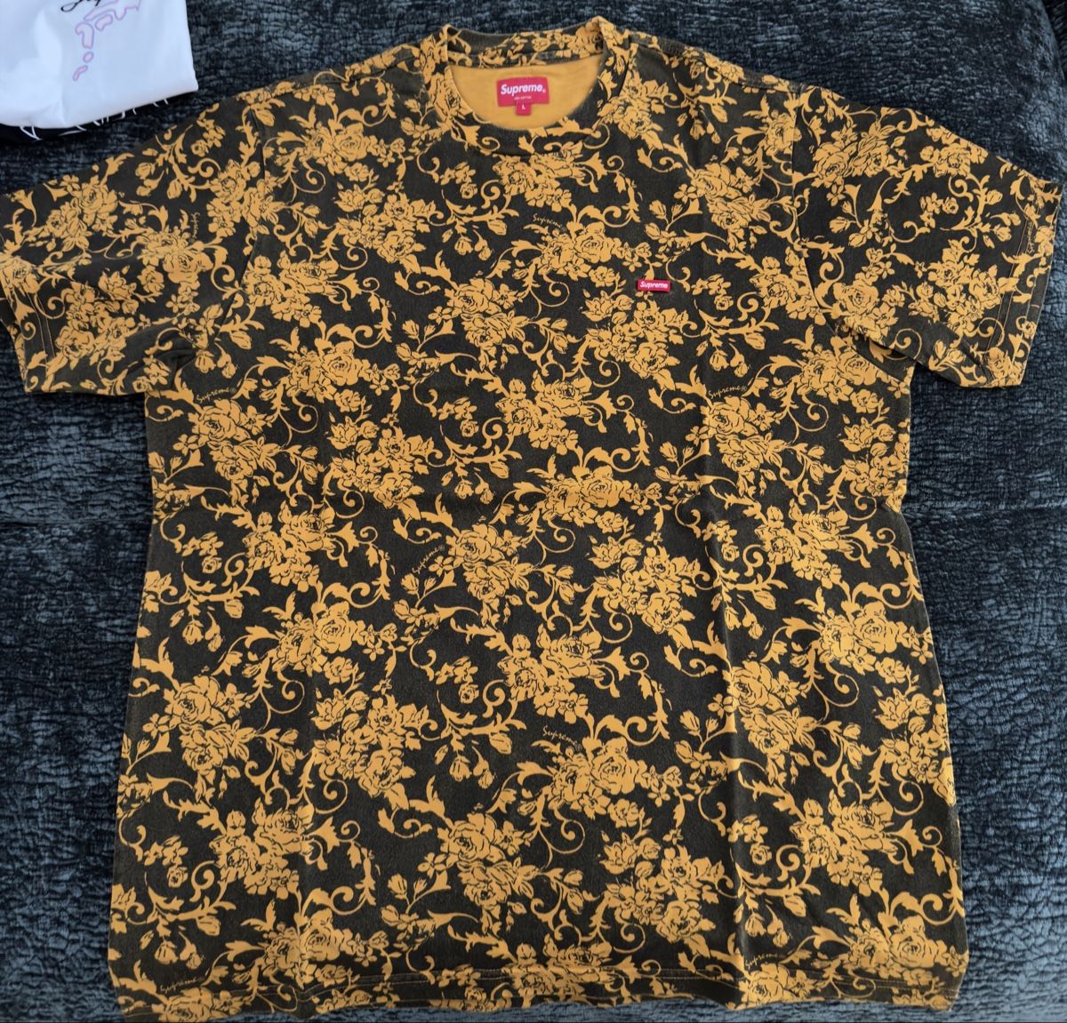 Supreme T-shirts: Supreme T-Shirt L – D'occasion à Muttenz par rvo_g7rs 1