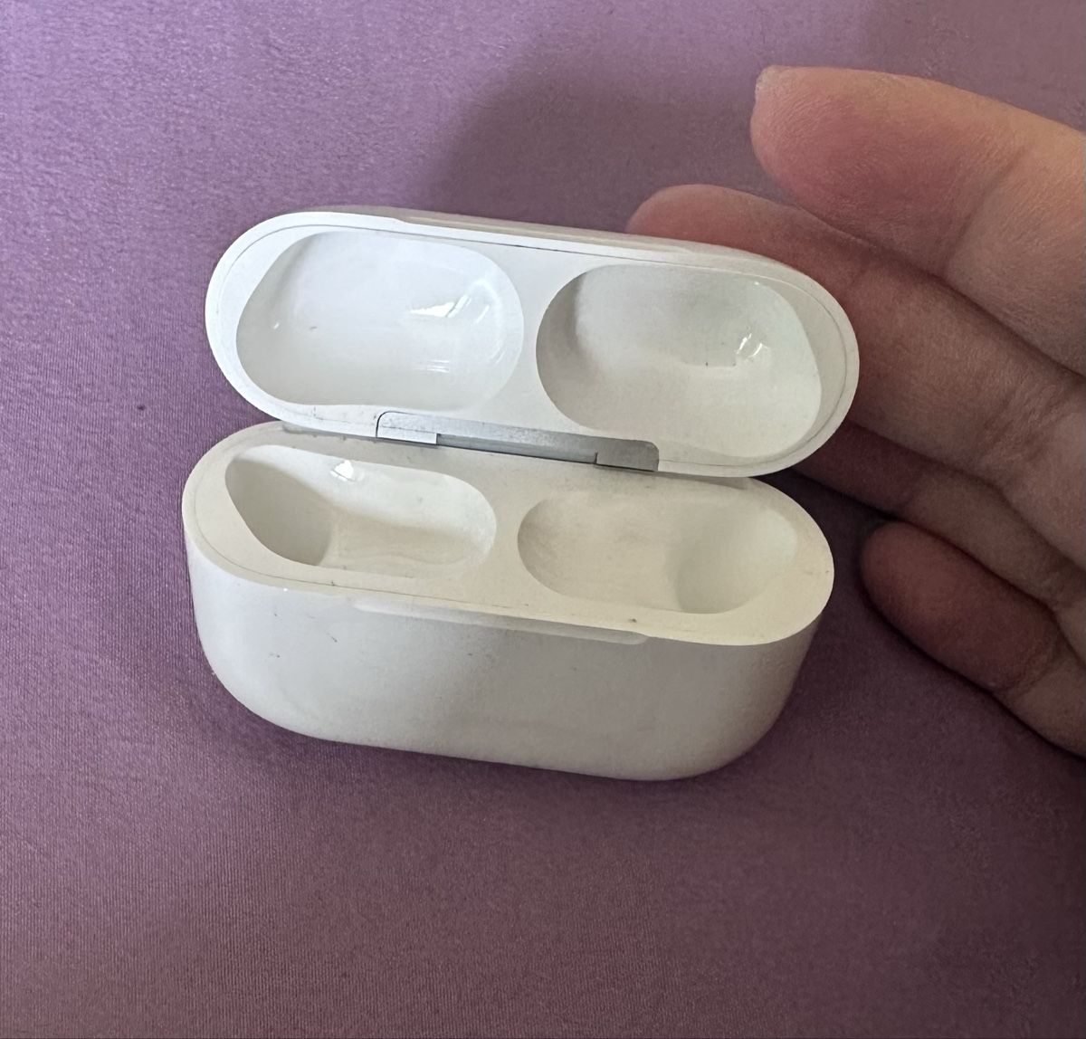 Apple Ladegerät: AirPods case  – Gebraucht aus Gansingen von mue_8kb9 1