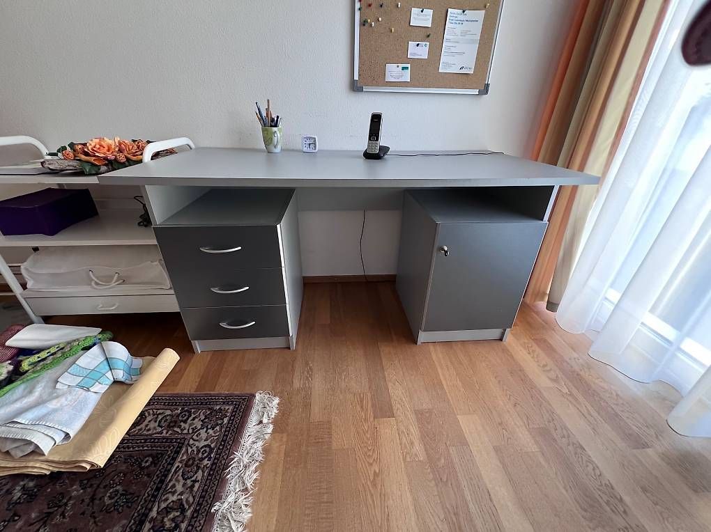Schreibtische: Pult – Gebraucht aus Thalwil von schwedenx4
