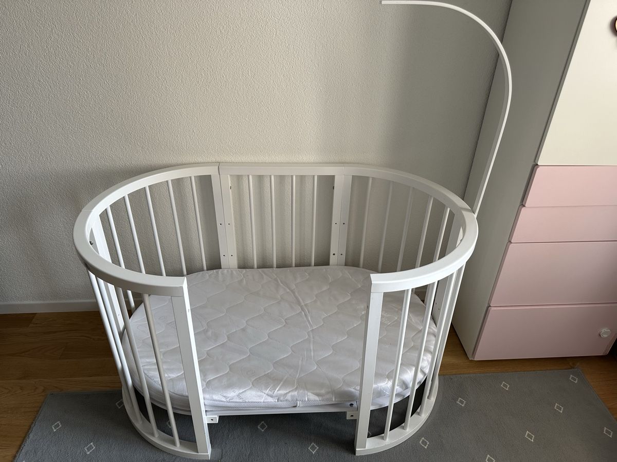 Lits: Oval baby bed – D'occasion à Affoltern am Albis par rot_682g