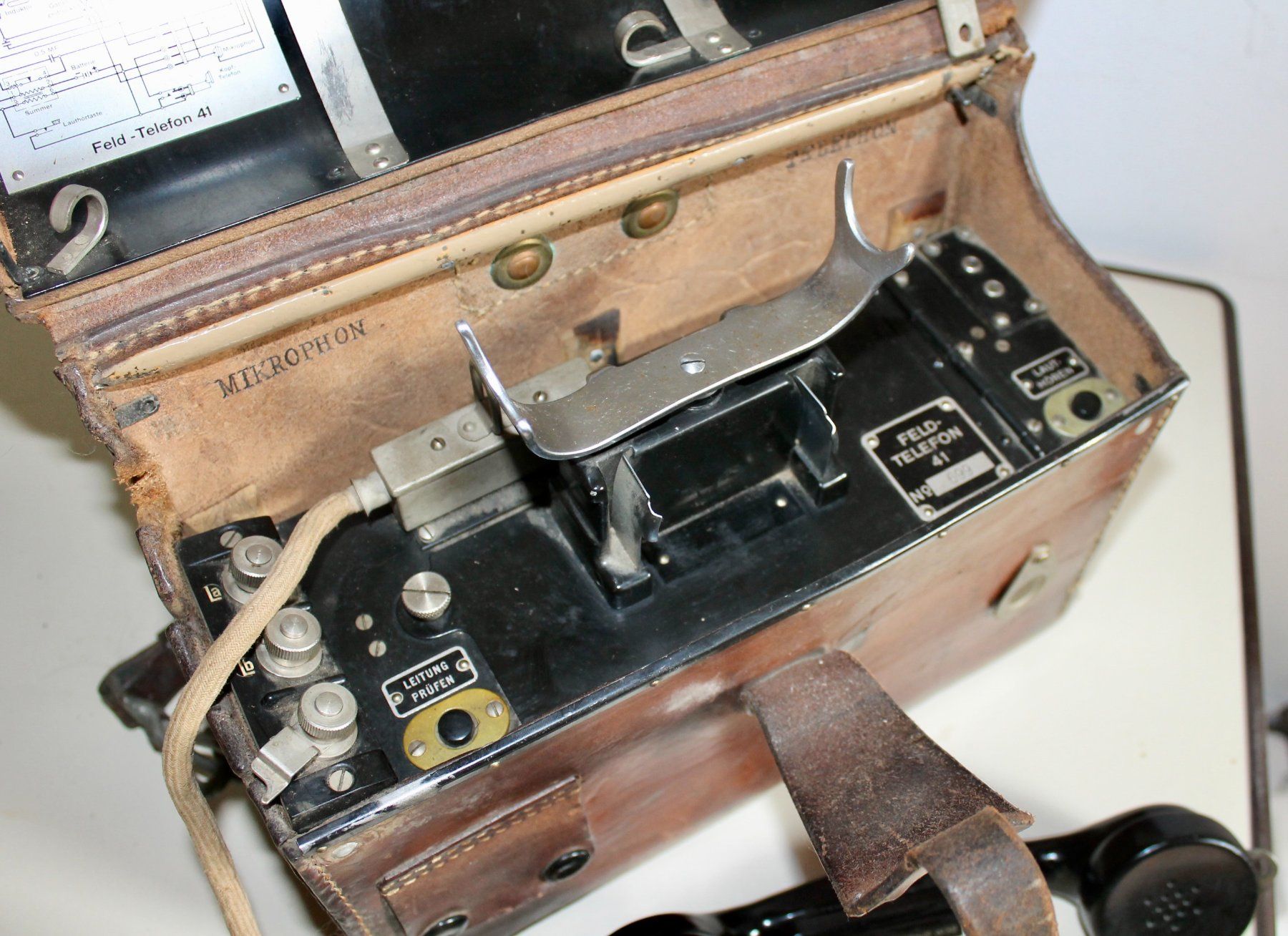 Telefone: Feld-Telefon 41 mit Ledertasche – Gebraucht aus Kirchlindach von hekilida 1