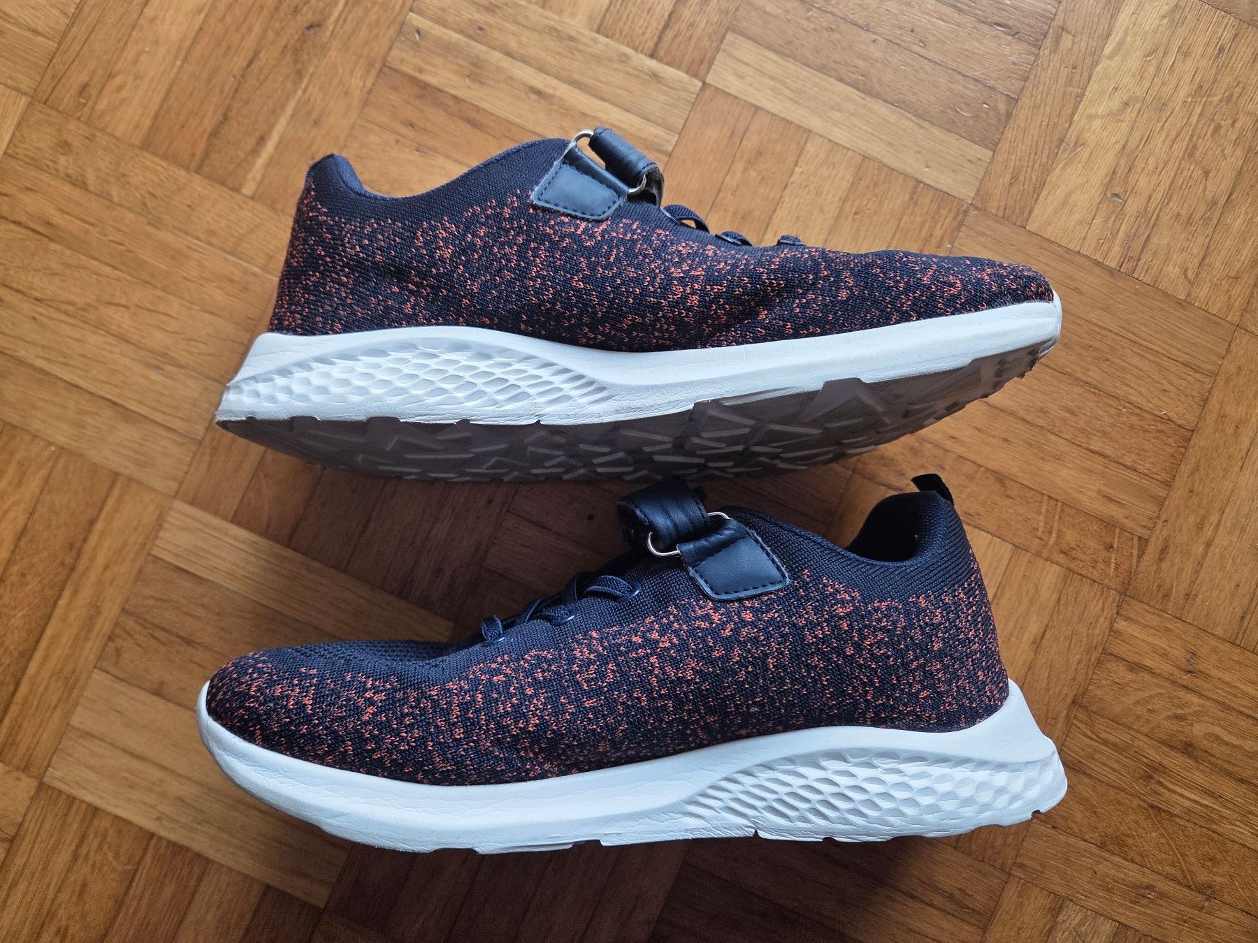 Scarpe da uomo: Indoor Sportschuhe Gr. 39 – Usato da Basel venduto da grandfamily 2