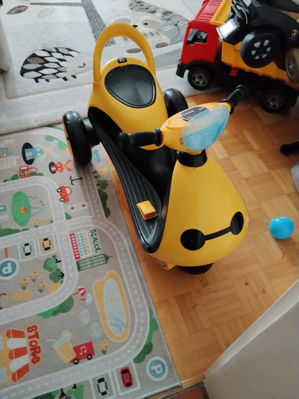 Véhicules pour enfants: Kinder auto  – D'occasion à Kloten par Pacanda 1