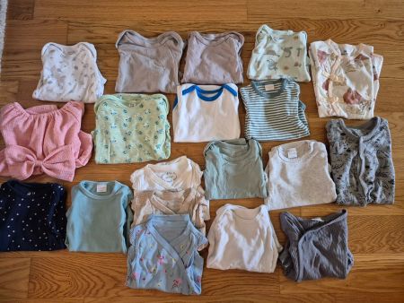Kleiderpaket: 19 Bodies langarm & Kurzarm - Baby Gr. 59 - 80