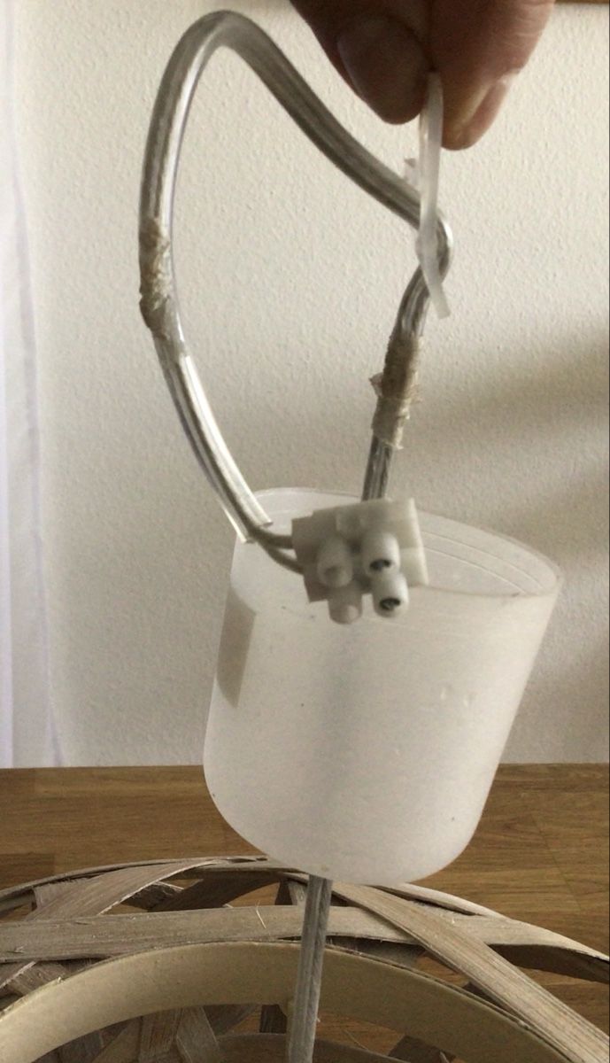 Lustres & lampes de plafonds: Hängelampe/Pendellampe mit Holzgeflecht – D'occasion à Oberwil BL par Brichri3001 4