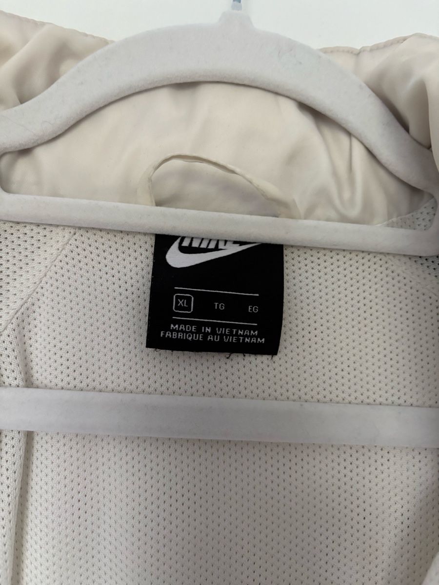 Giacche: Nike Windbreaker Herren  – Usato da Lömmenschwil venduto da tamara_cr 1